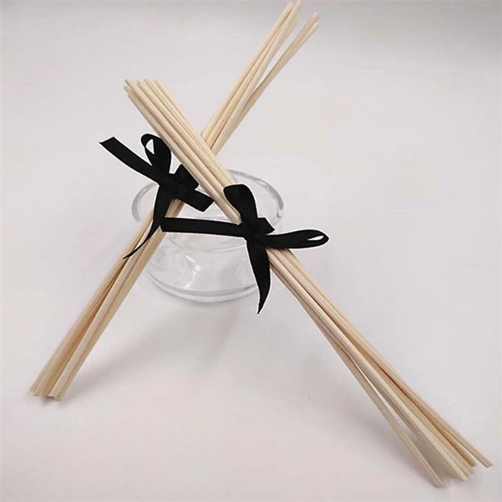 Reed diffuser z rattan palice